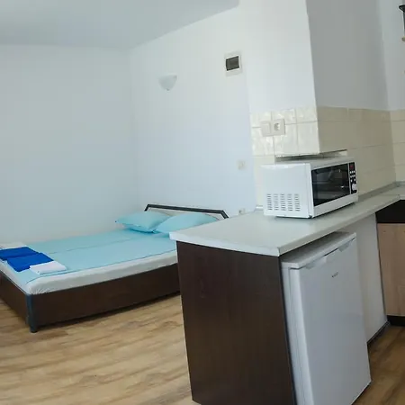 Kani Studios Guest house *