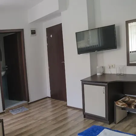 Kani Studios Guest house *